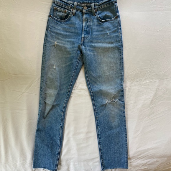 Levi's 501 Skinny Size 24 Distressed - Picture 1 of 4